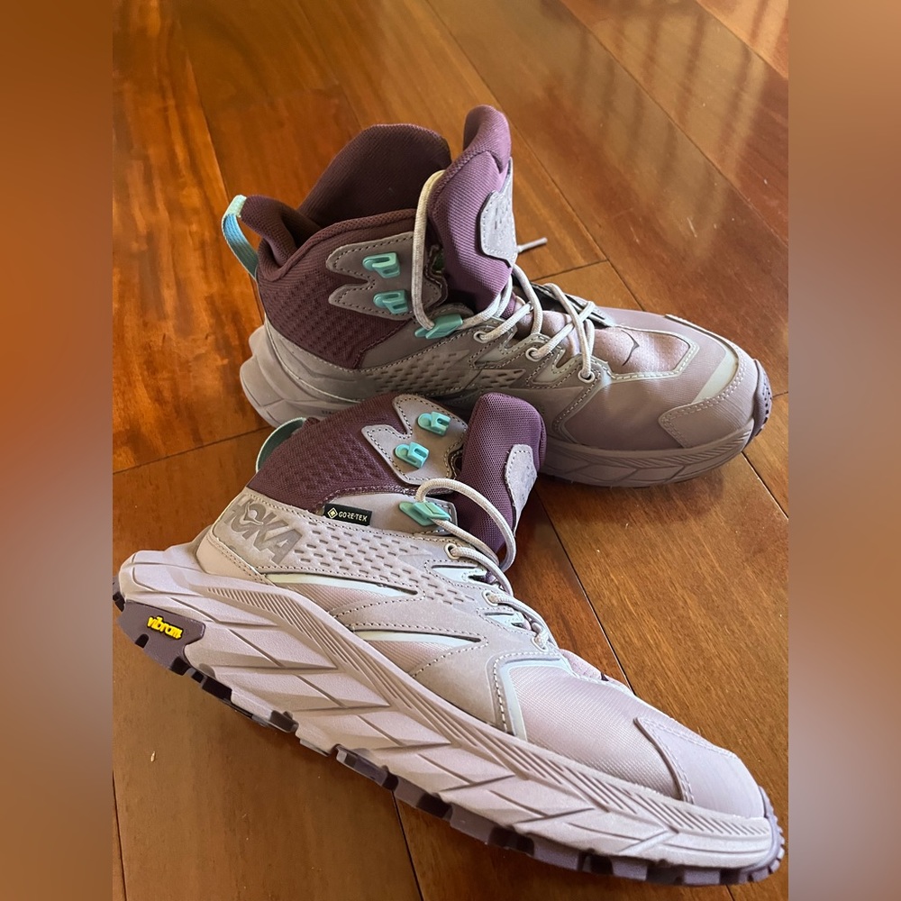 Brand New Hoka Anacapa Hiking Boots size 8